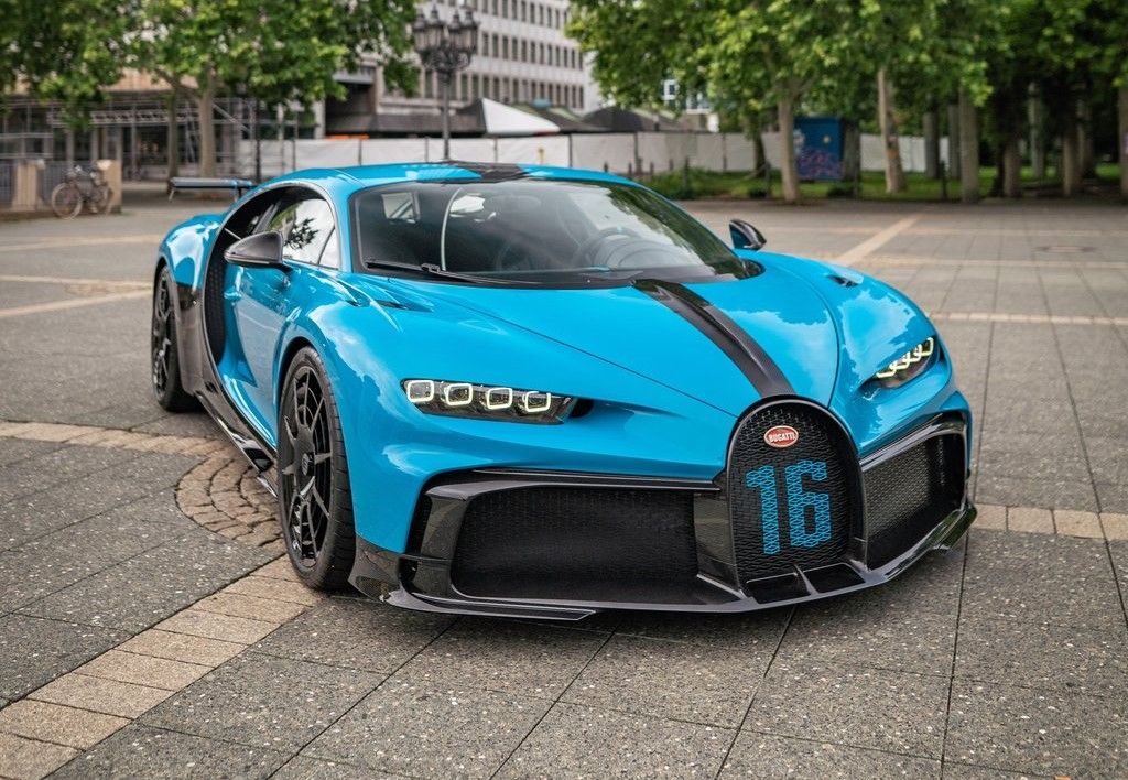 Bugatti-Chiron_Pur_Sport-Nose