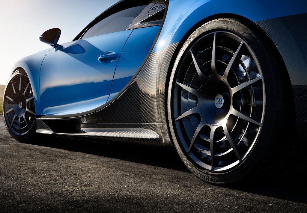 Bugatti-Chiron_Pur_Sport-Profile