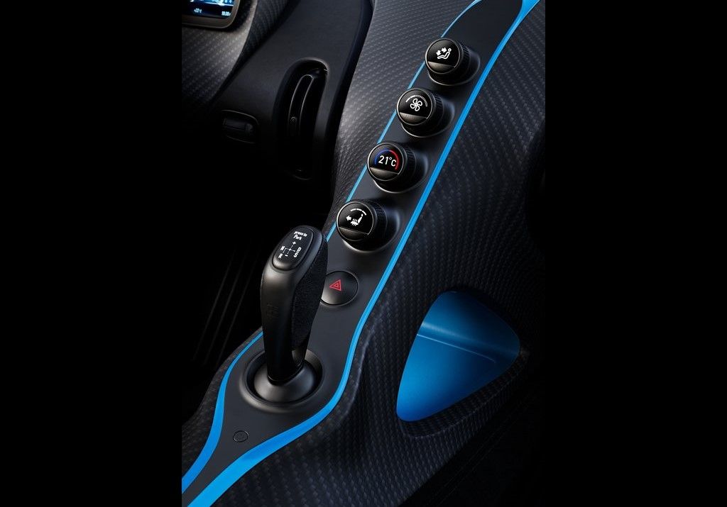 Bugatti-Chiron_Pur_Sport-Stick