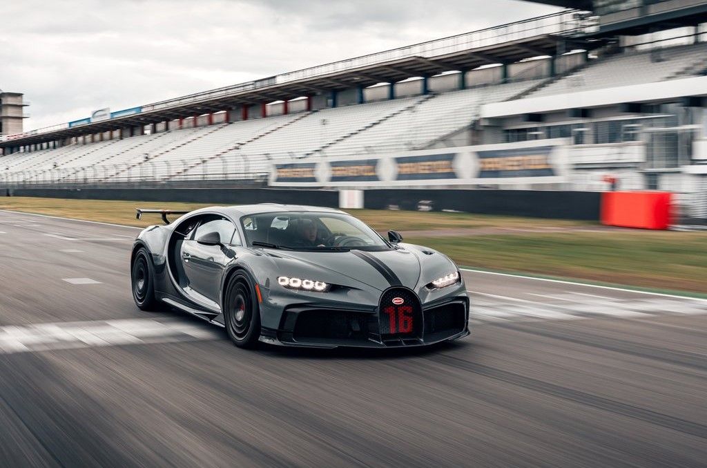 Bugatti-Chiron_Pur_Sport-Track