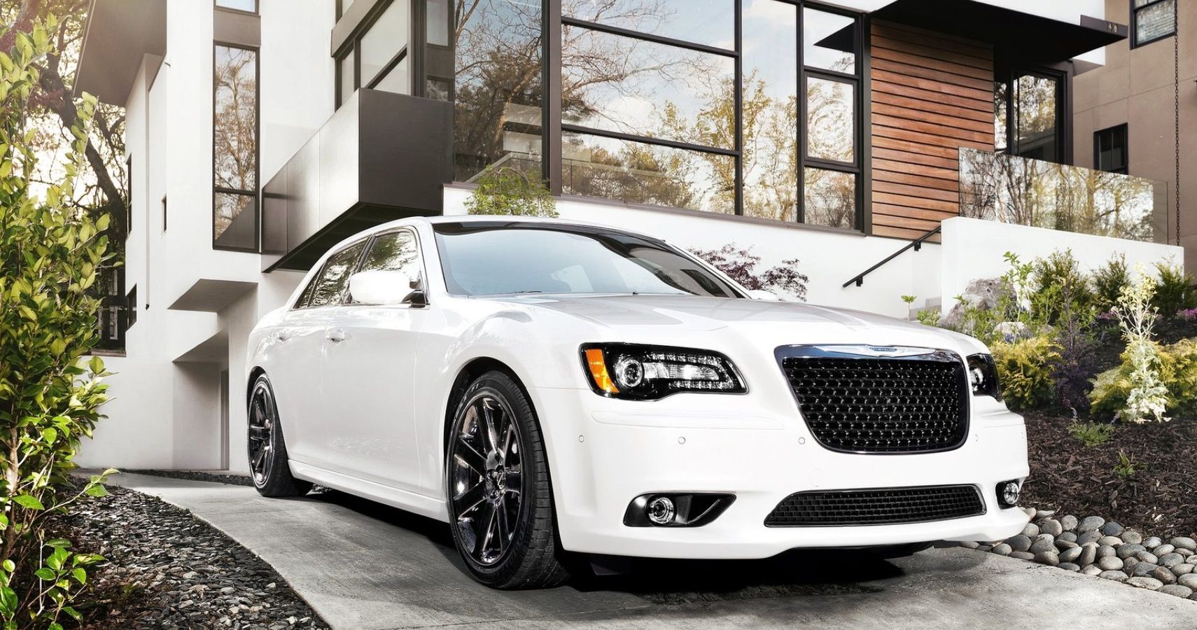10 Things You Should Know Before Spending Your Money On A Used Chrysler 300 SRT8