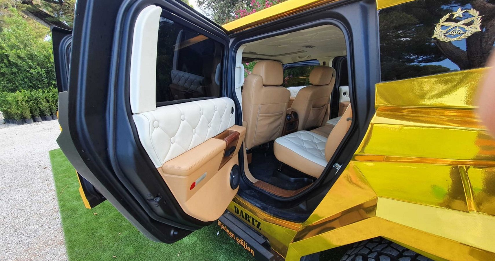 Dartz Prombron The Dictator Aladeen Edition 2022 interior cabin