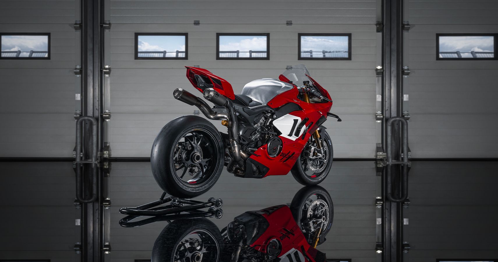 Ducati-Panigale-V4R-MY23 feature