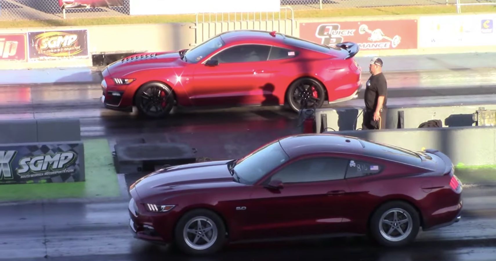 Ford Mustang Drag Race, cars side by side
