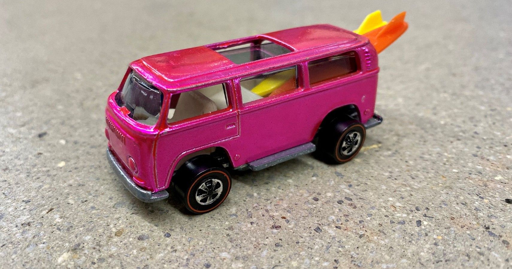 Hot Wheels Pink Volkswagen Beach Bomb Bus 