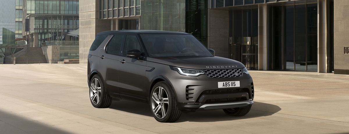 2023 Land Rover Discovery - front