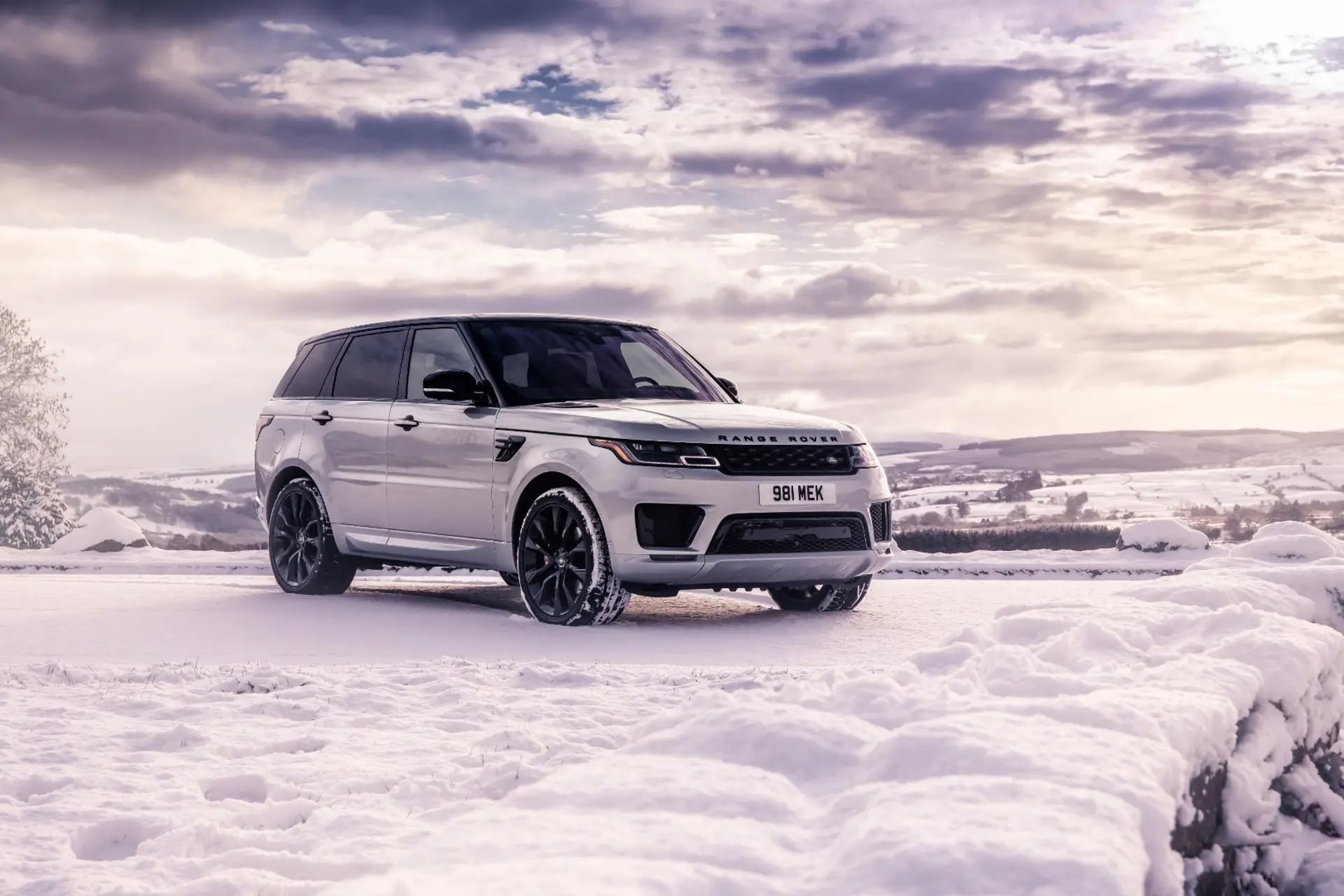Land Rover Range Rover HST Trim in the Snow 