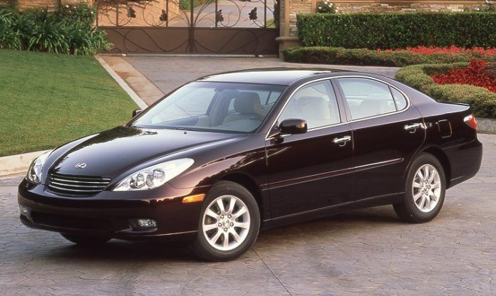 The 2002 Lexus ES300 parked. 