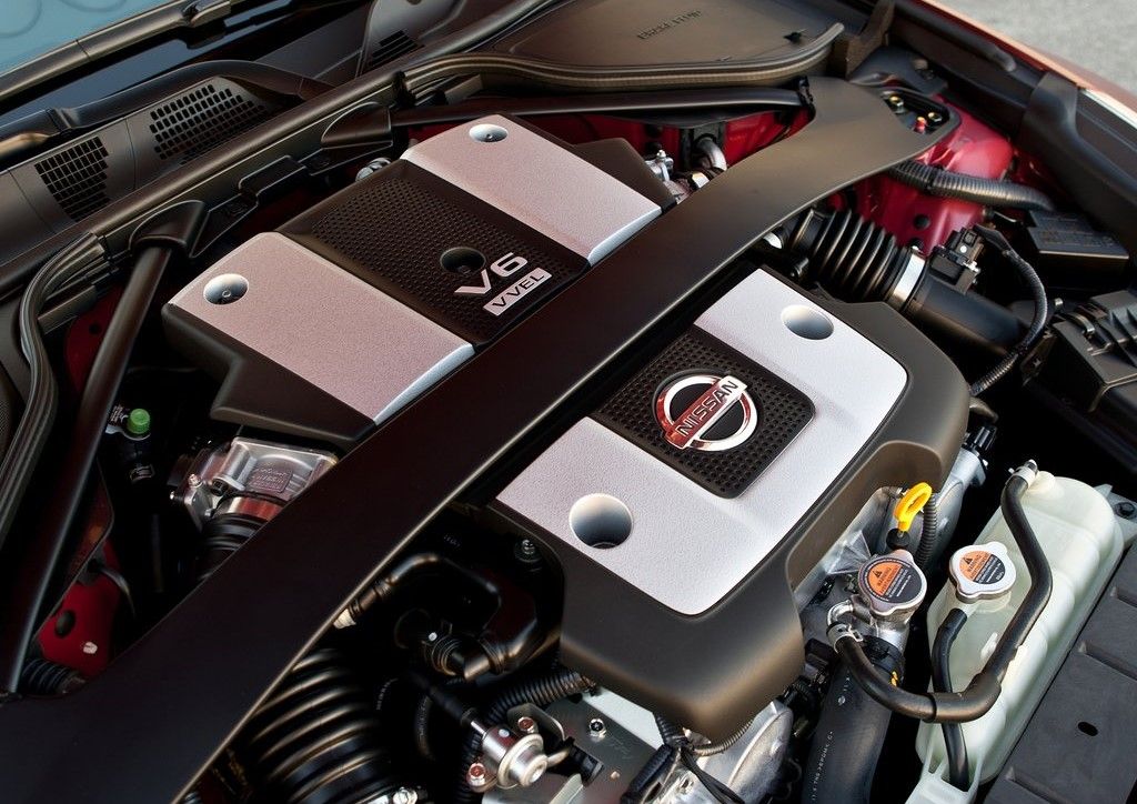 Nissan 370Z Roadster engine bay view