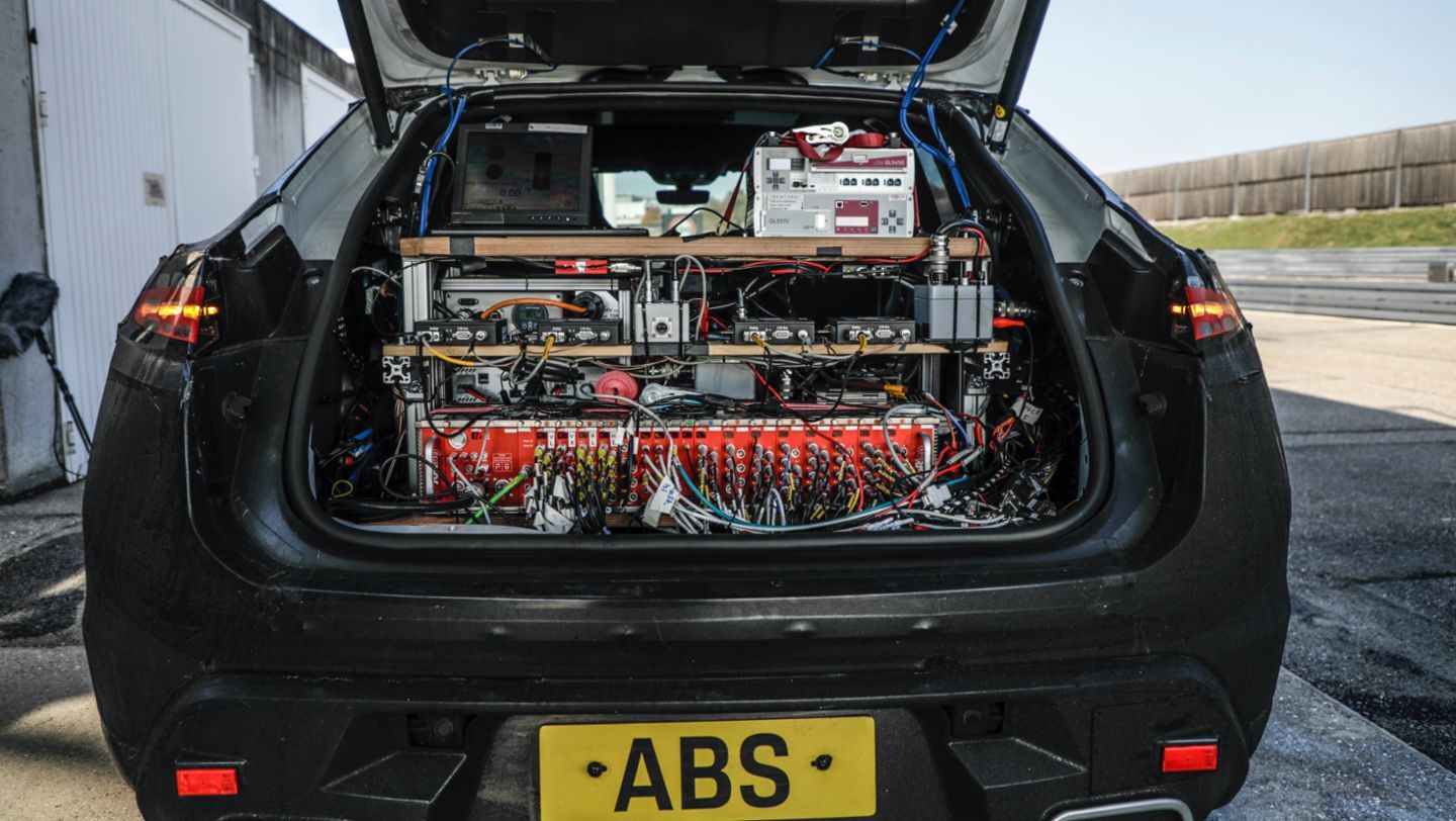 Porsche Macan EV test mule, rear trunk, batteries