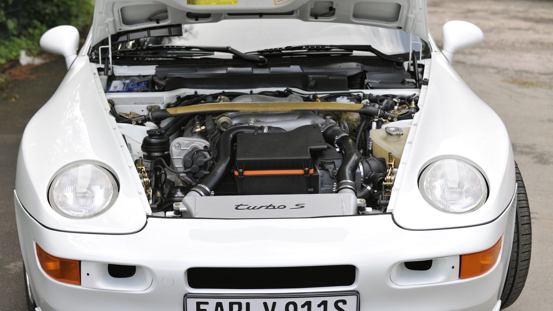 10 Things We Love About The Porsche 968 Turbo S