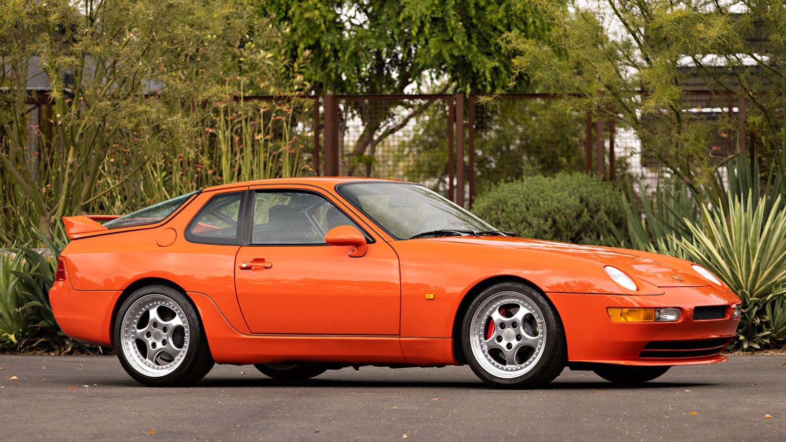 10 Things We Love About The Porsche 944 S2