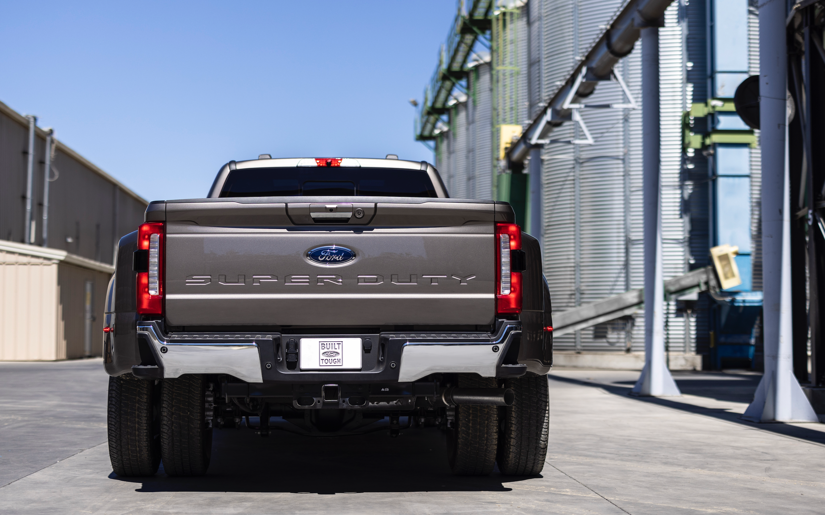 2023 Brown Ford Super Duty F-350 Tailgate View