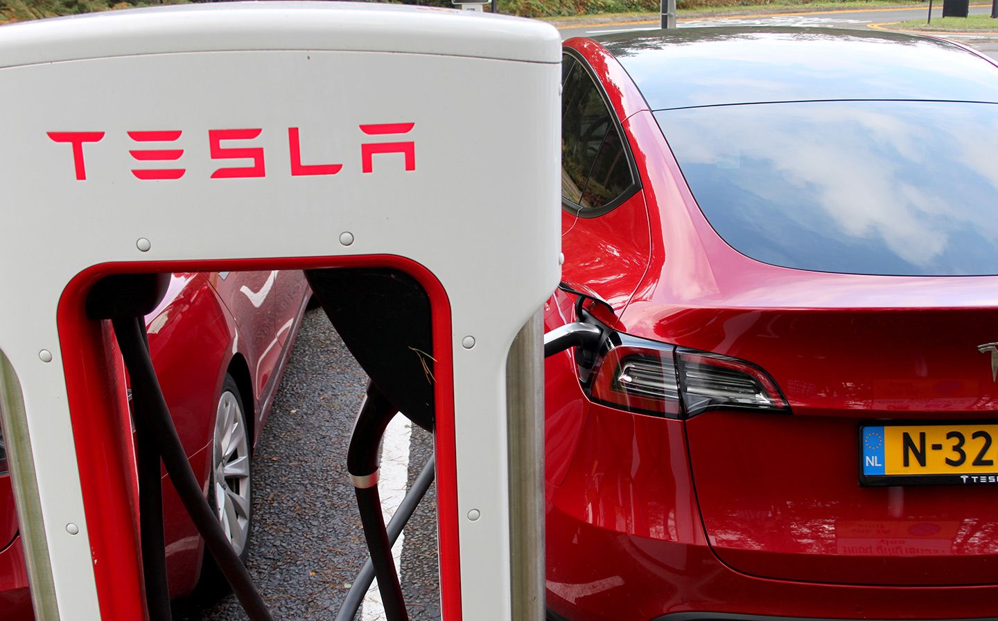 Tesla-Model-Y-charging