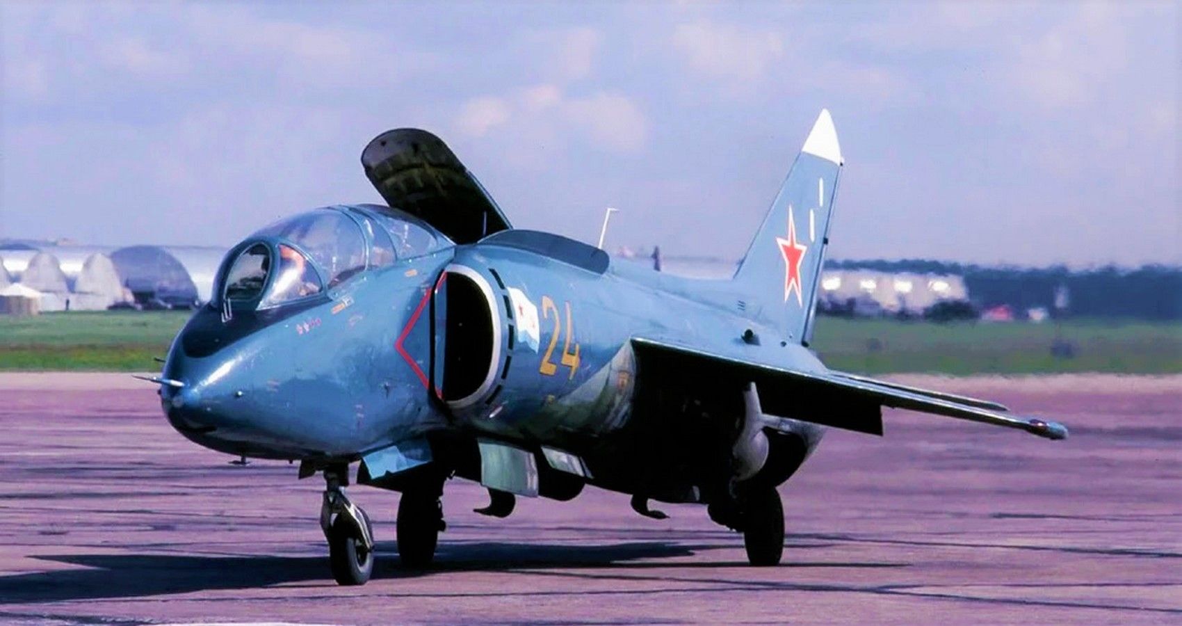 Yak-38 - Front