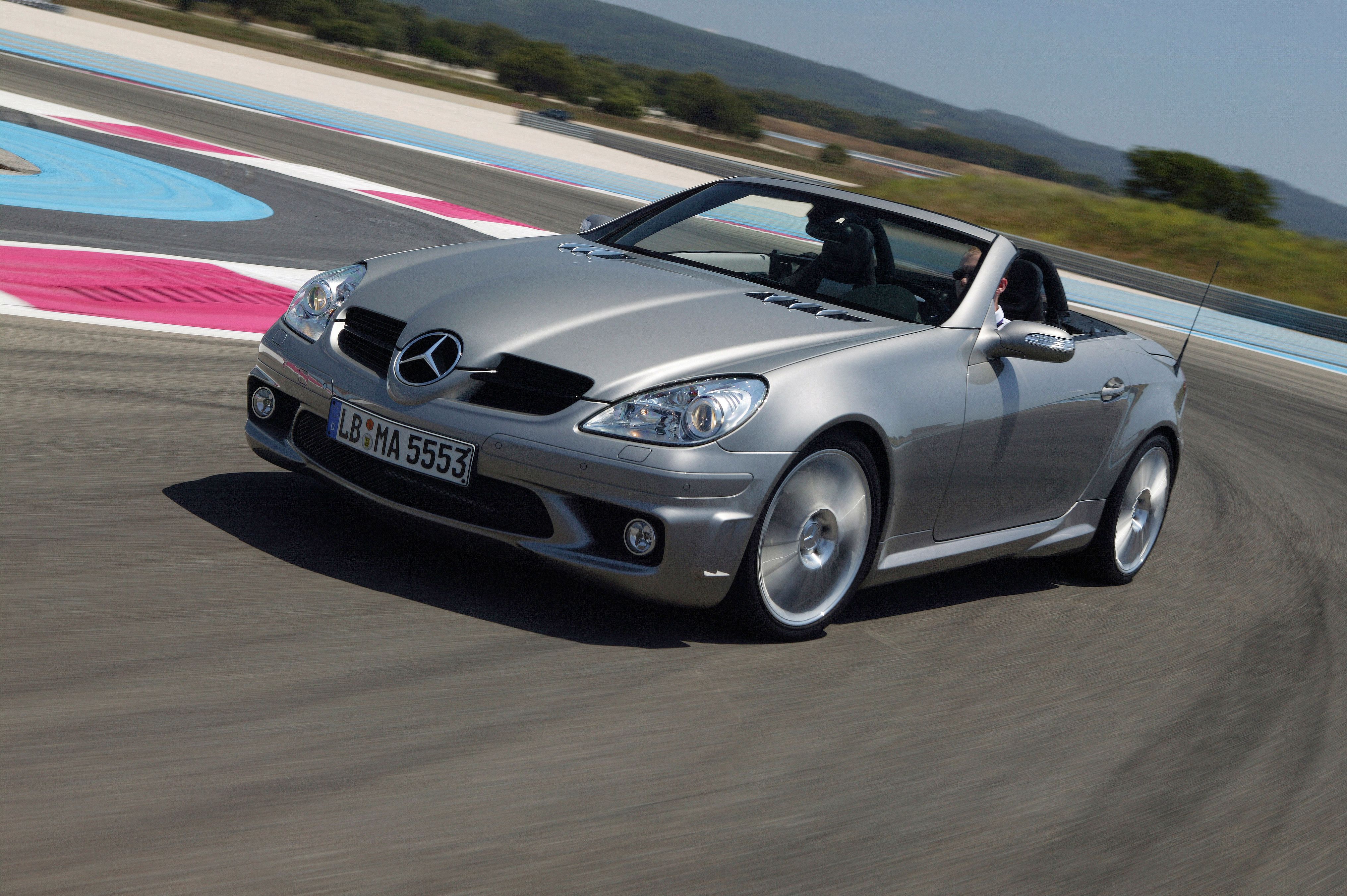 10 Reasons Why Gearheads Should Consider Buying The R171 Mercedes-Benz ...