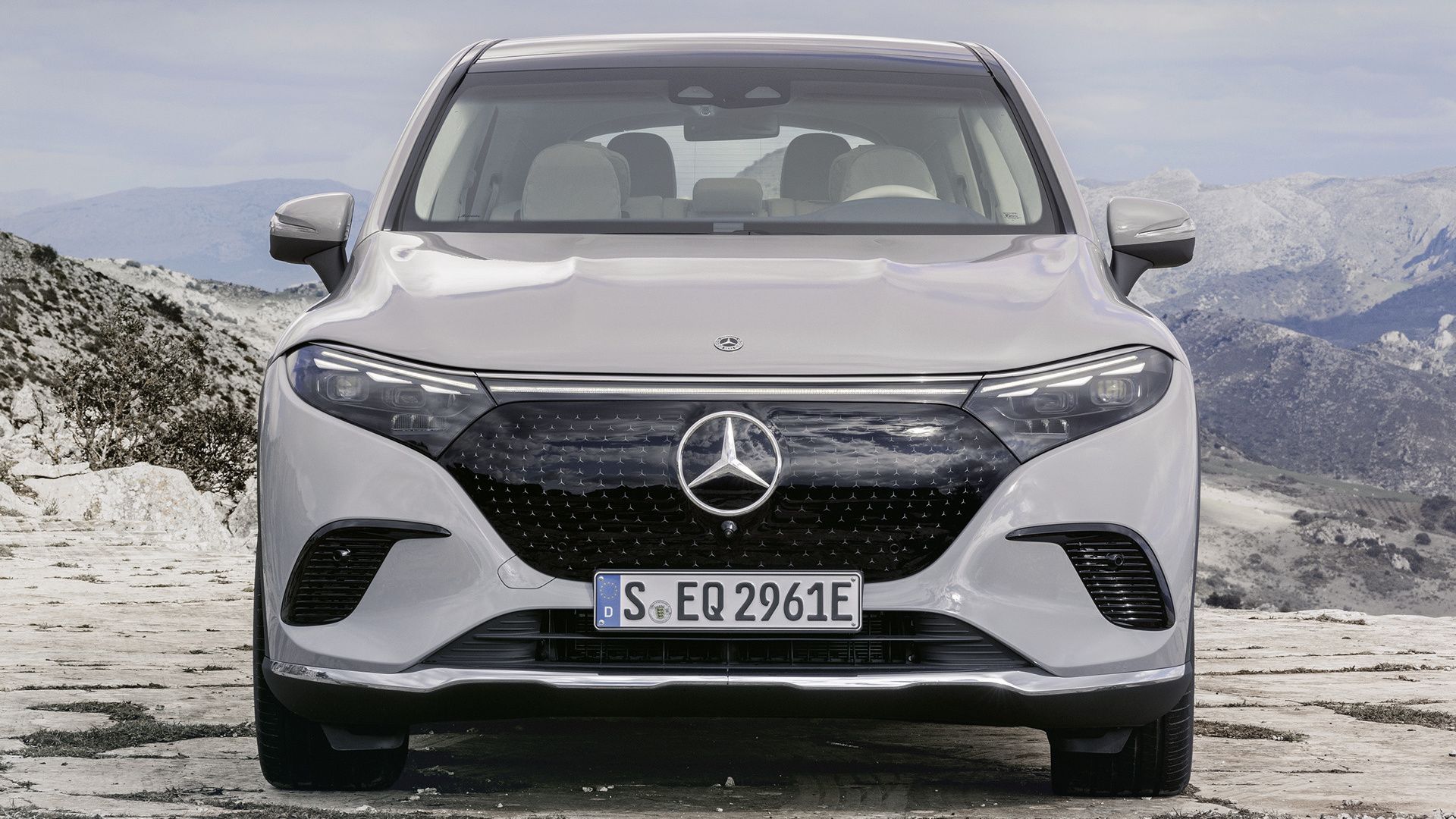 Eqs suv منظر أمامي