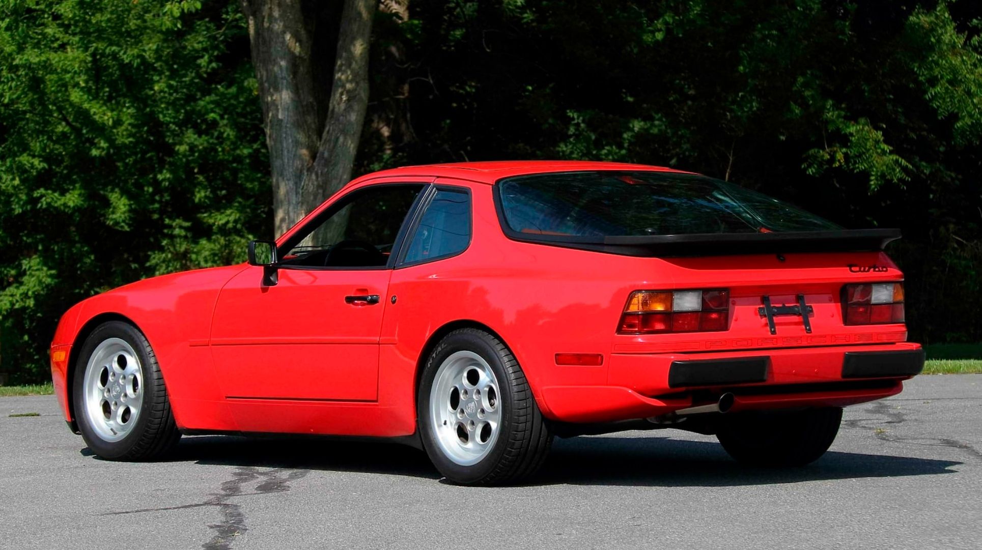 The rear end of the 1986 Porsche 944. 