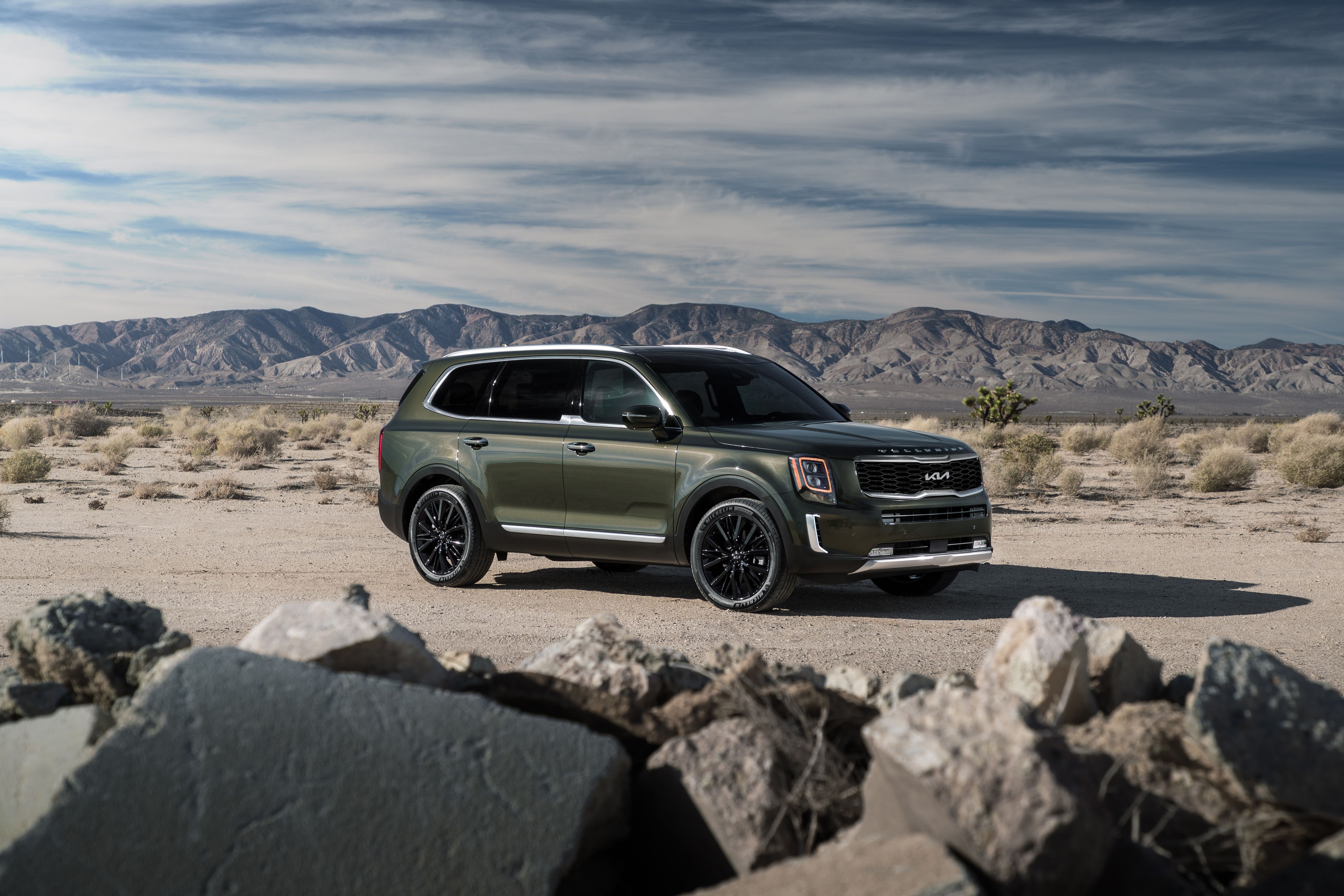 The 2022 Kia Telluride parked off-road.