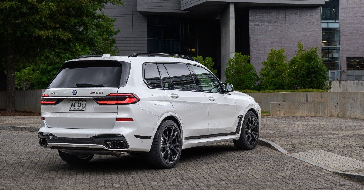 2022 BMW X7 rear