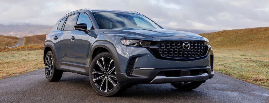 2022 Mazda CX-9 cinza escuro - quarto dianteiro