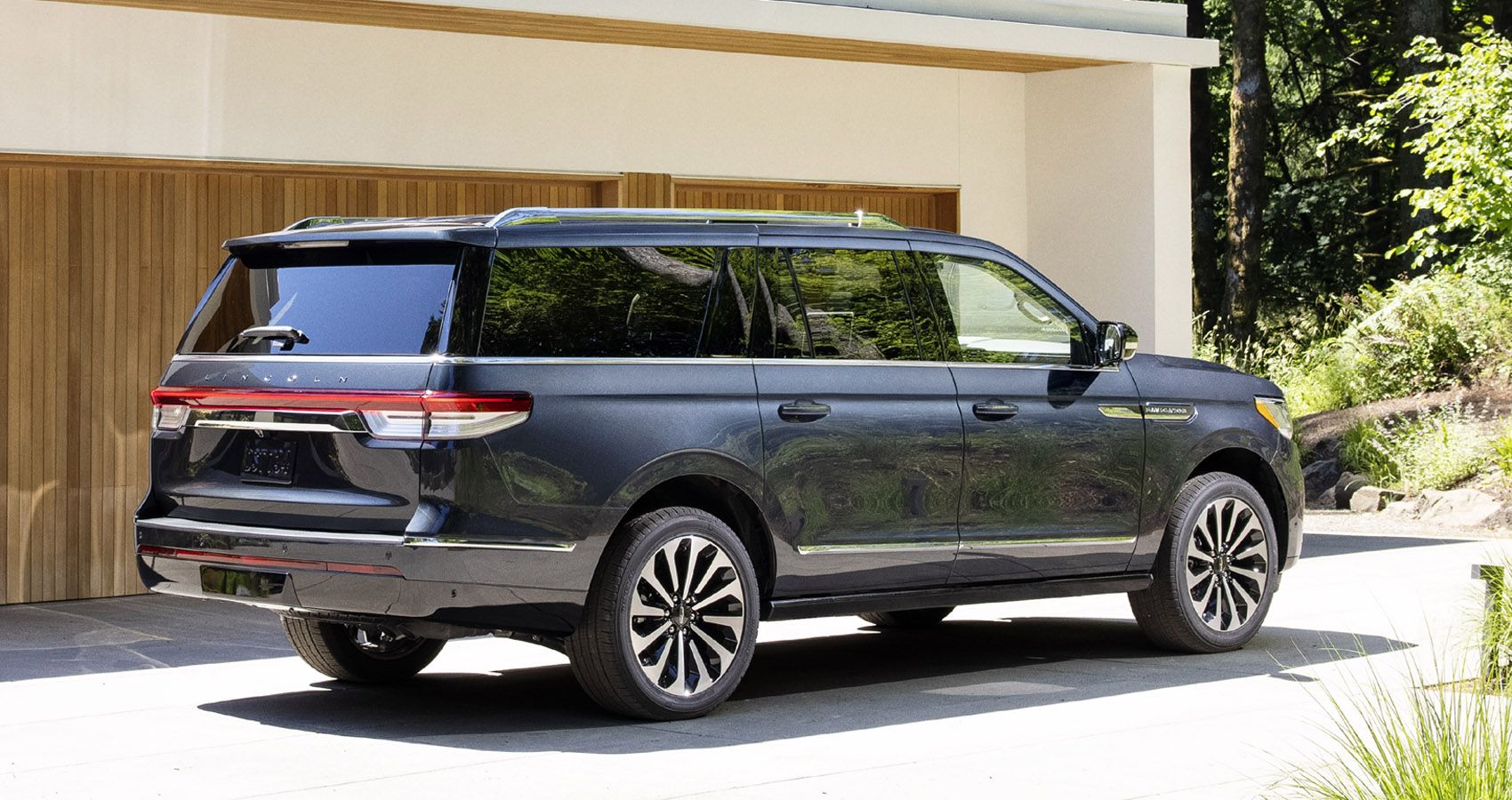 2022 Lincoln Navigator Flight Blue Reserve 5-Door Full-size Luxury SUV