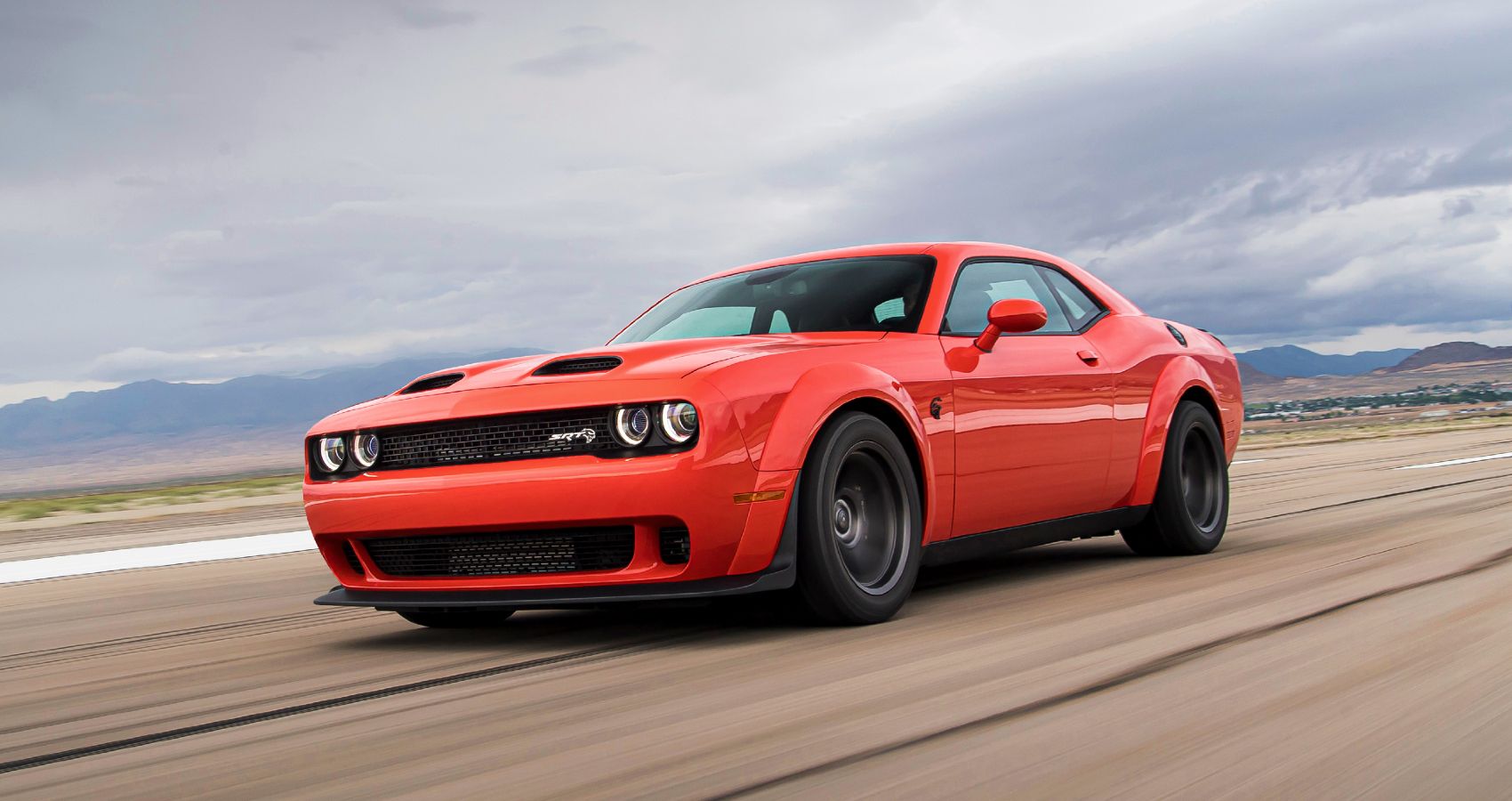 The Dodge Challenger Hellcat Will Beat The Cadillac CT5-V Blackwing In ...