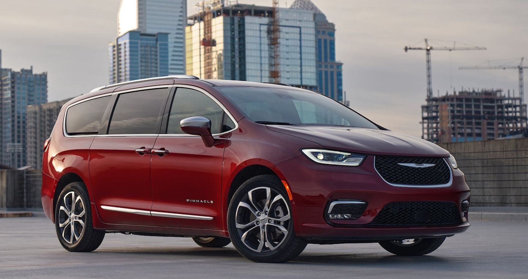 2023-chrysler-pacifica-forward-view