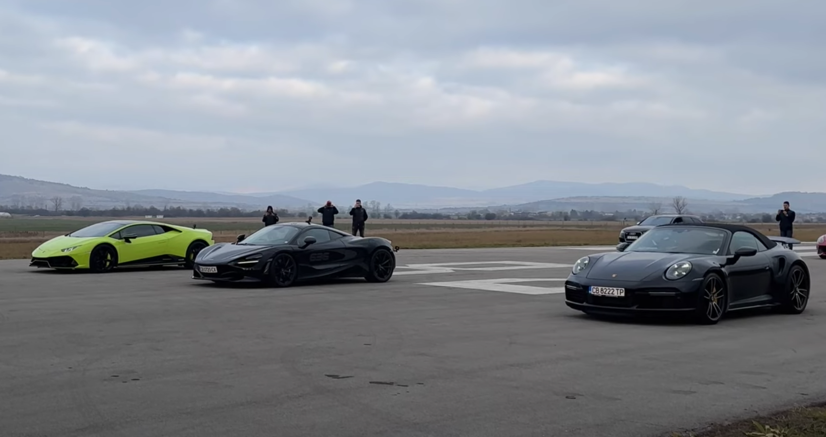 Porsche 911 Turbo S, McLaren 720S and Lamborghini Hurican Evo drag racing