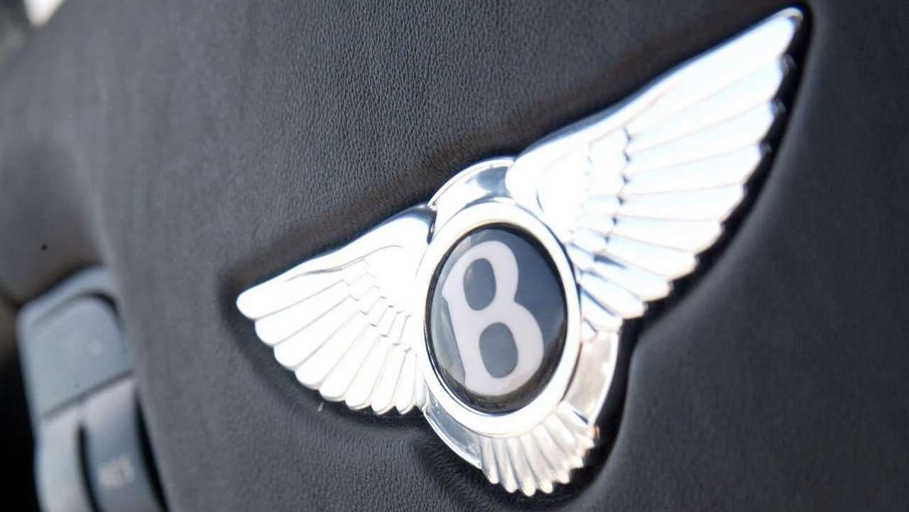 Bentley-Continental_GT-2003-Steering Wheel Badge