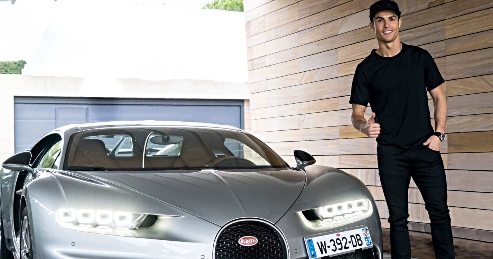 Cristiano Ronaldo con Bugatti Chiron vía Bugatti