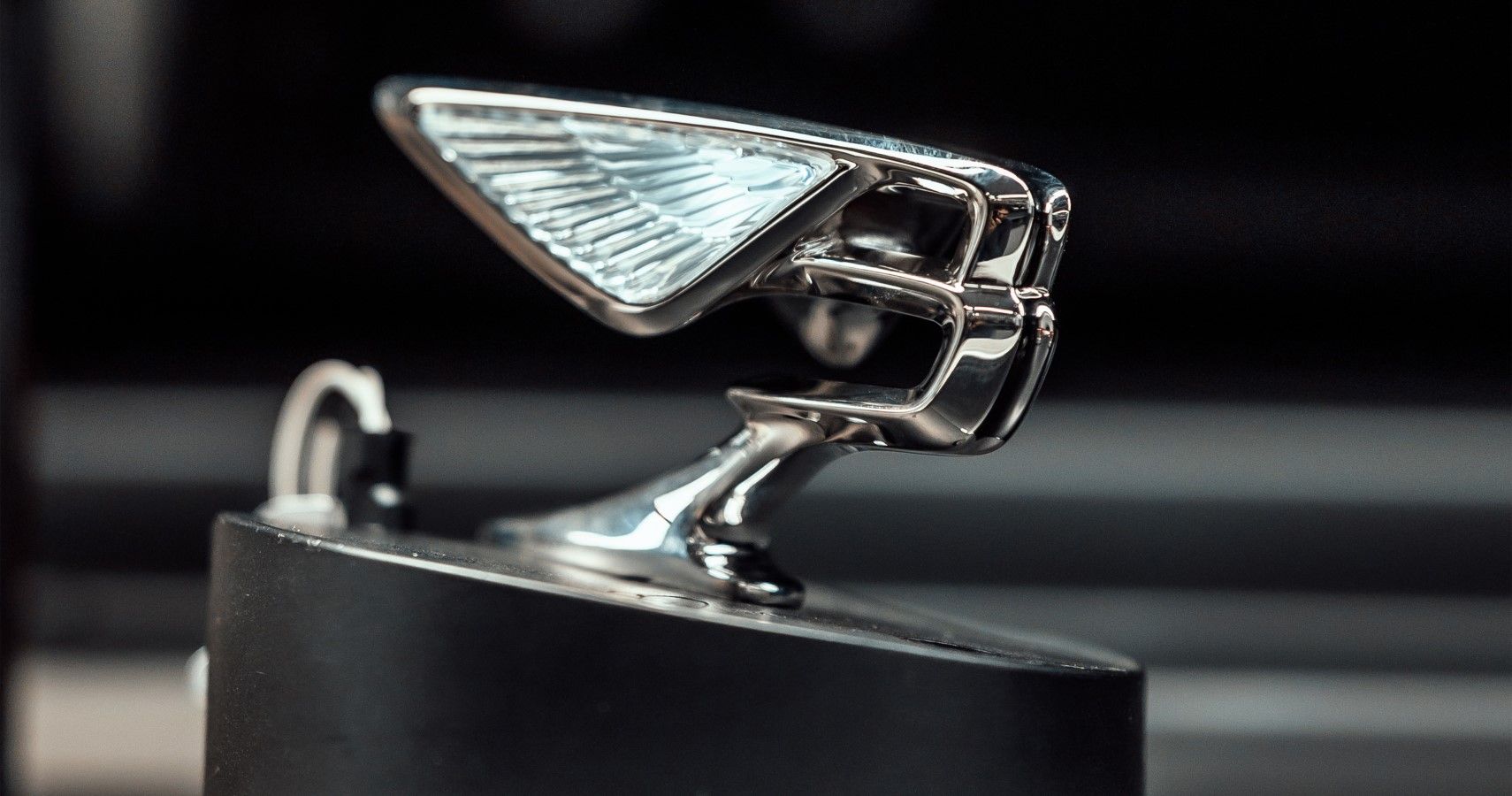 Bentley hood ornament has glow-up wings