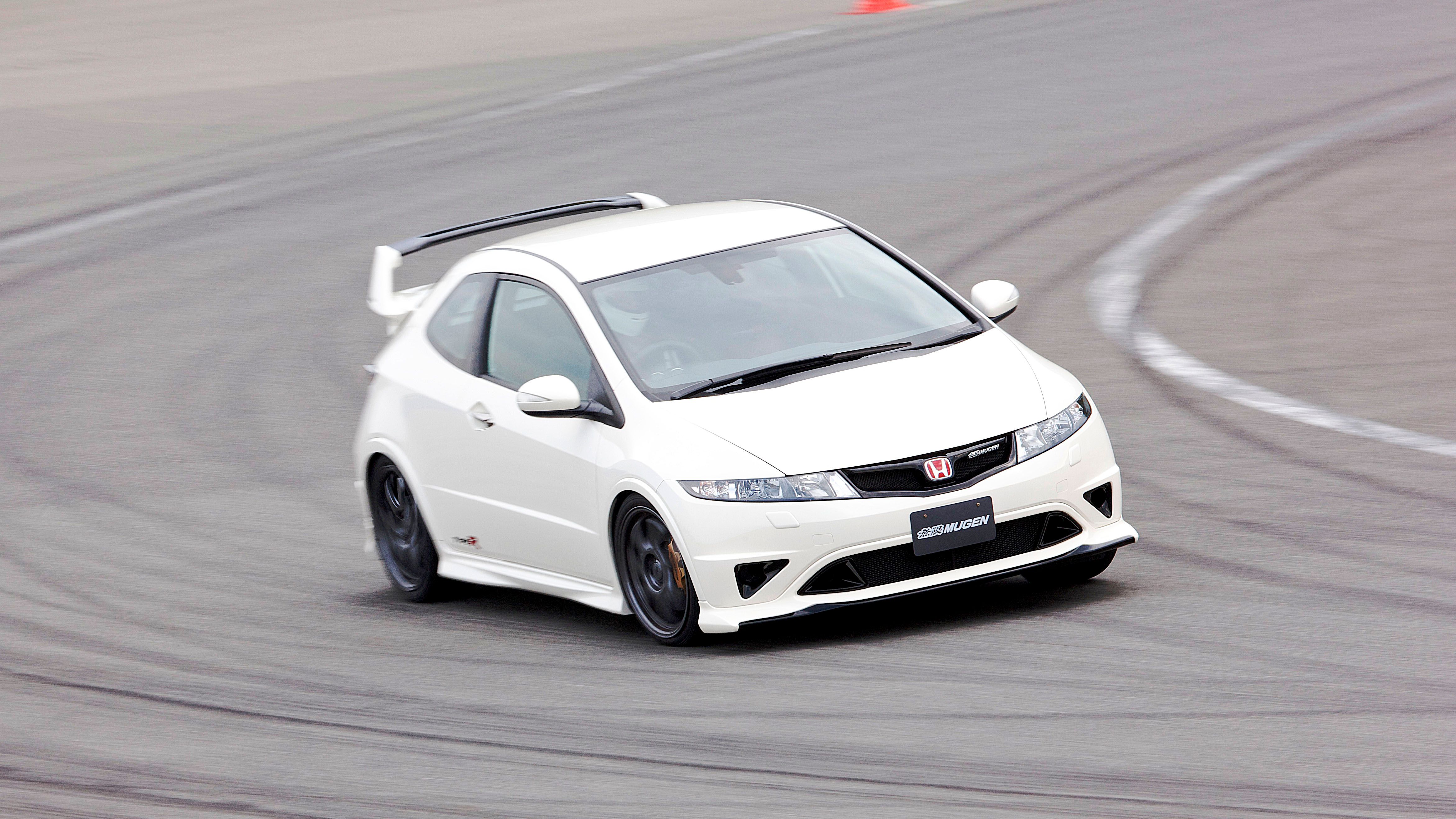 White Honda Civic Type R Mugen FN2