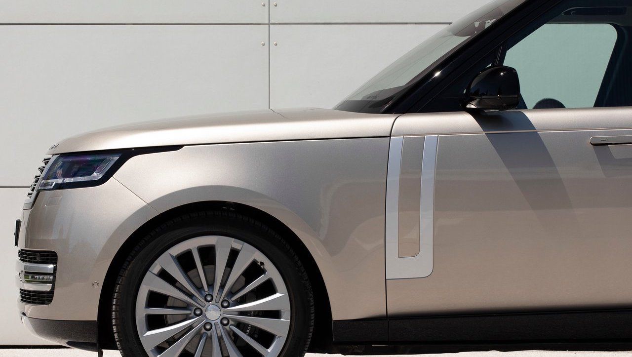 5 Things We Love About The RollsRoyce Cullinan (5 Reasons Why We'd Buy