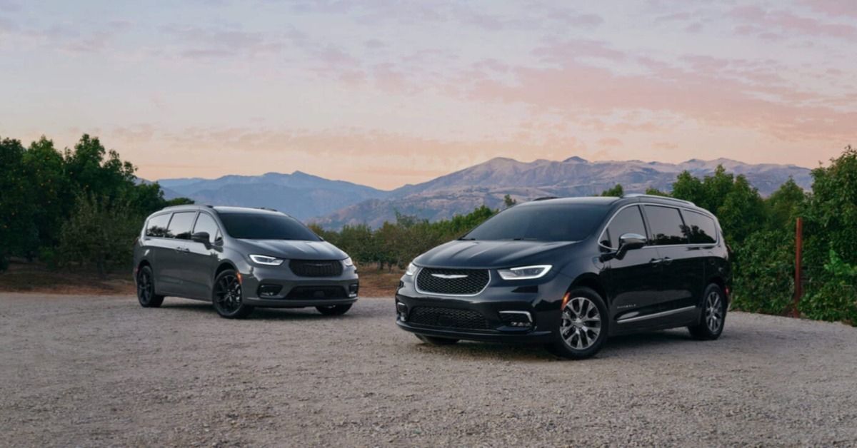 Two 2022 Chrysler Pacifica models.