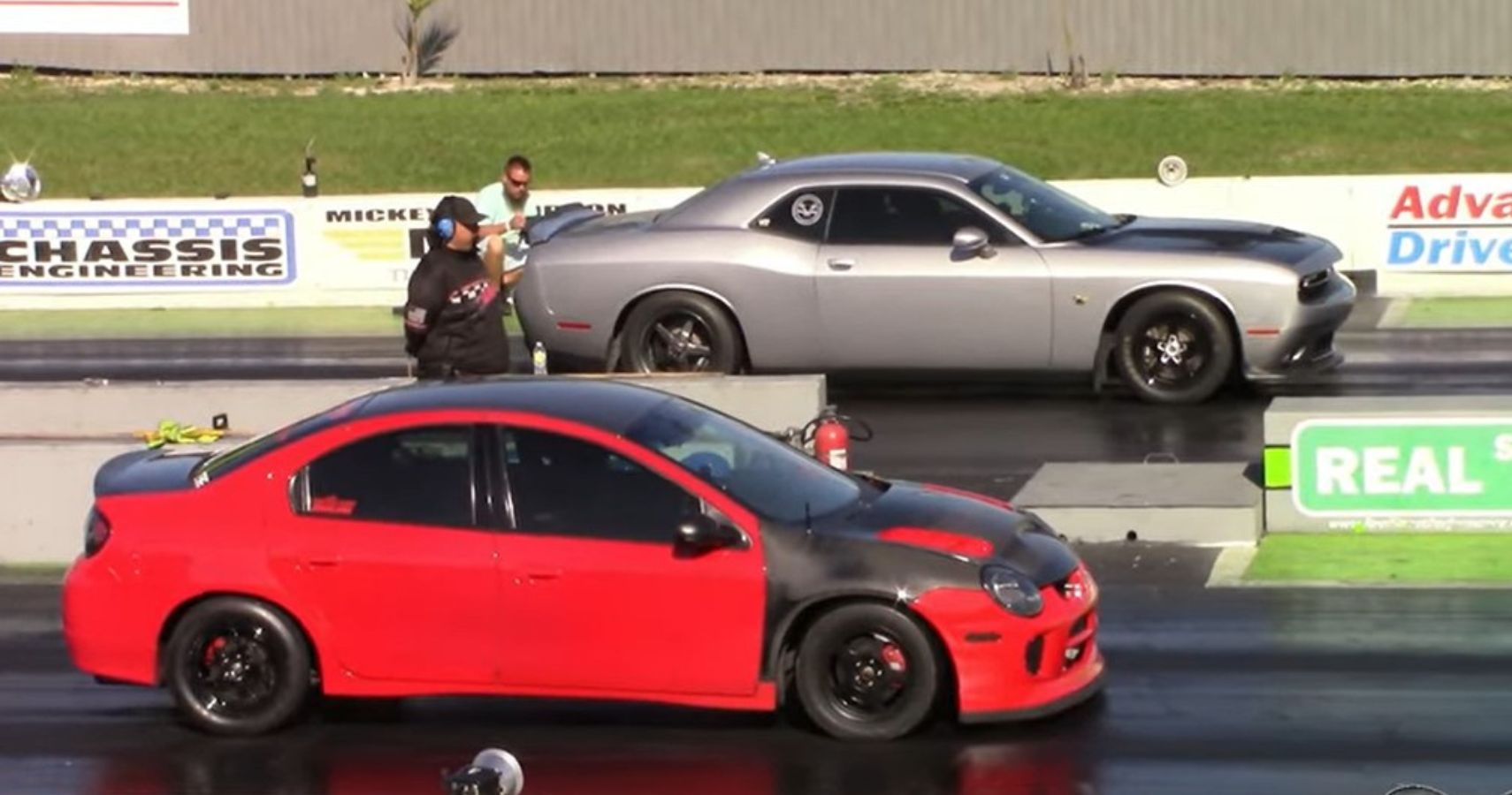 Dodge Neon versus Dodge Challenger Drag Race 