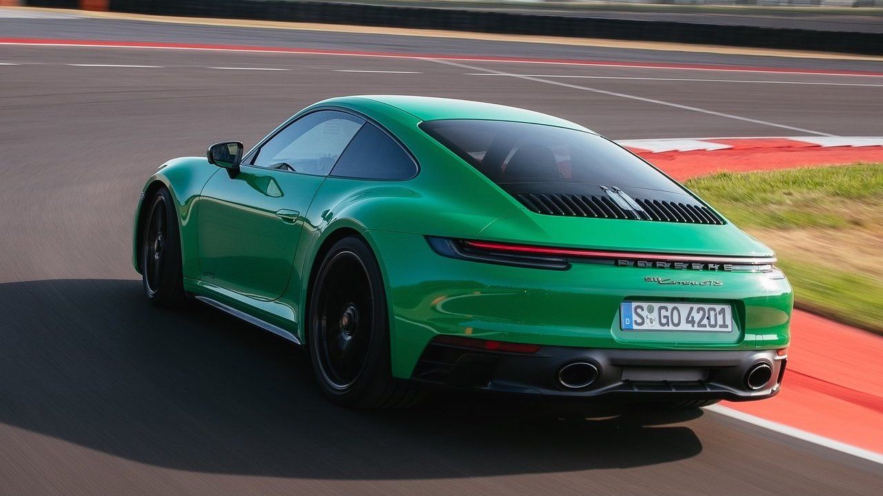 Green Porsche-911_Carrera_GTS on track