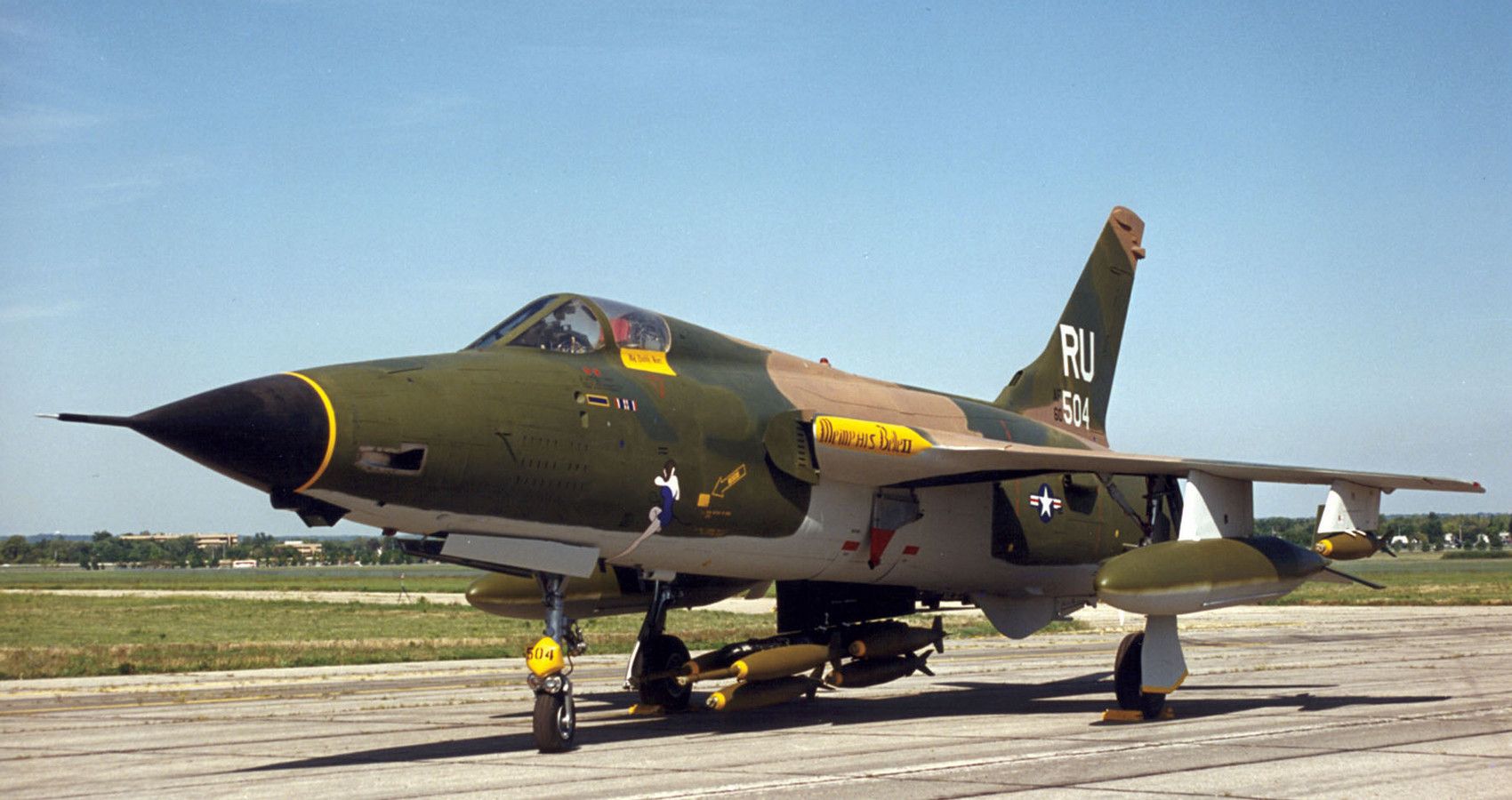 Republic F-105 Thunderchief - Front