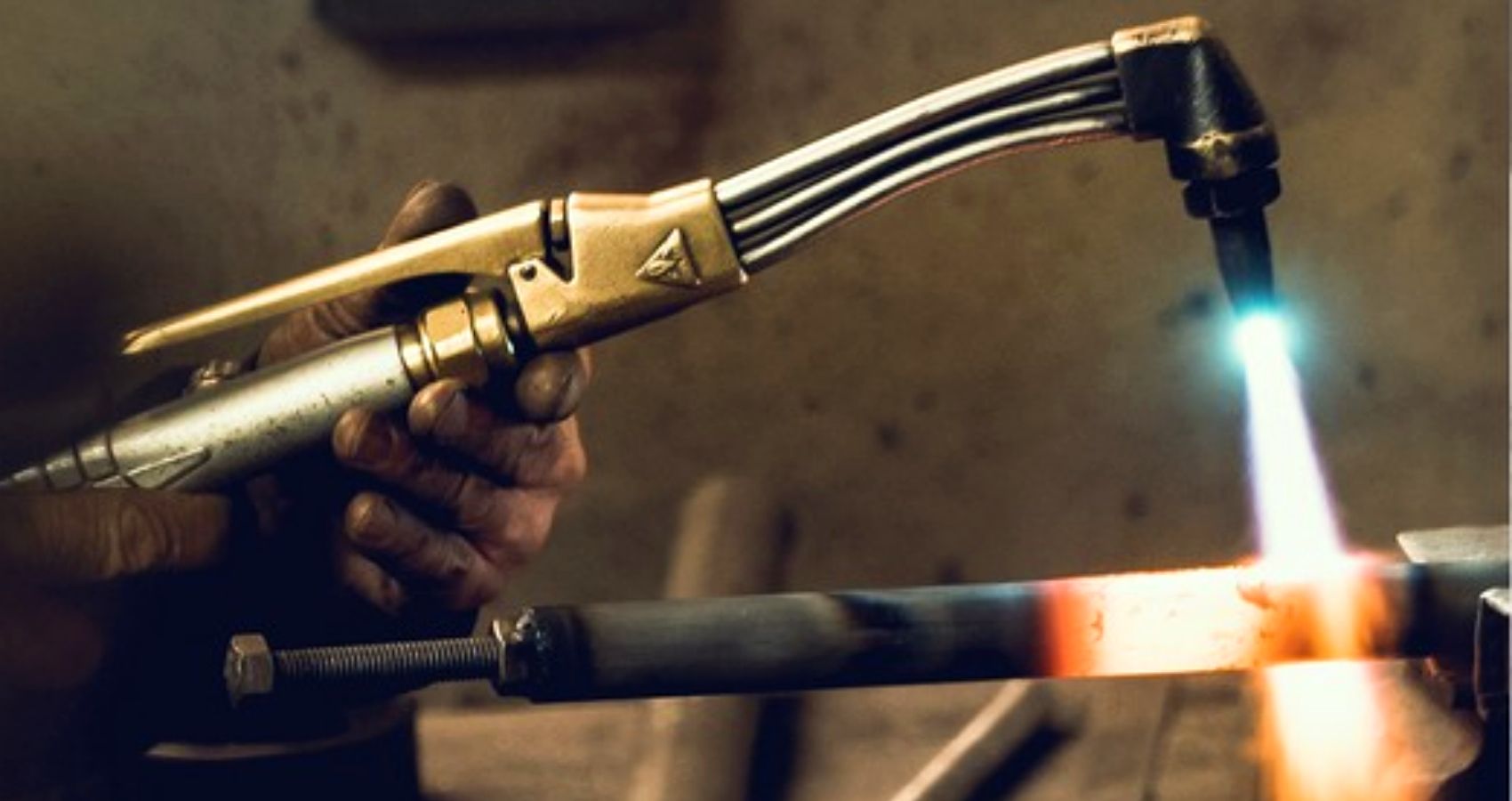 Watch Royal Enfield Recreate A 121YearOld Motorcycle To Relive History