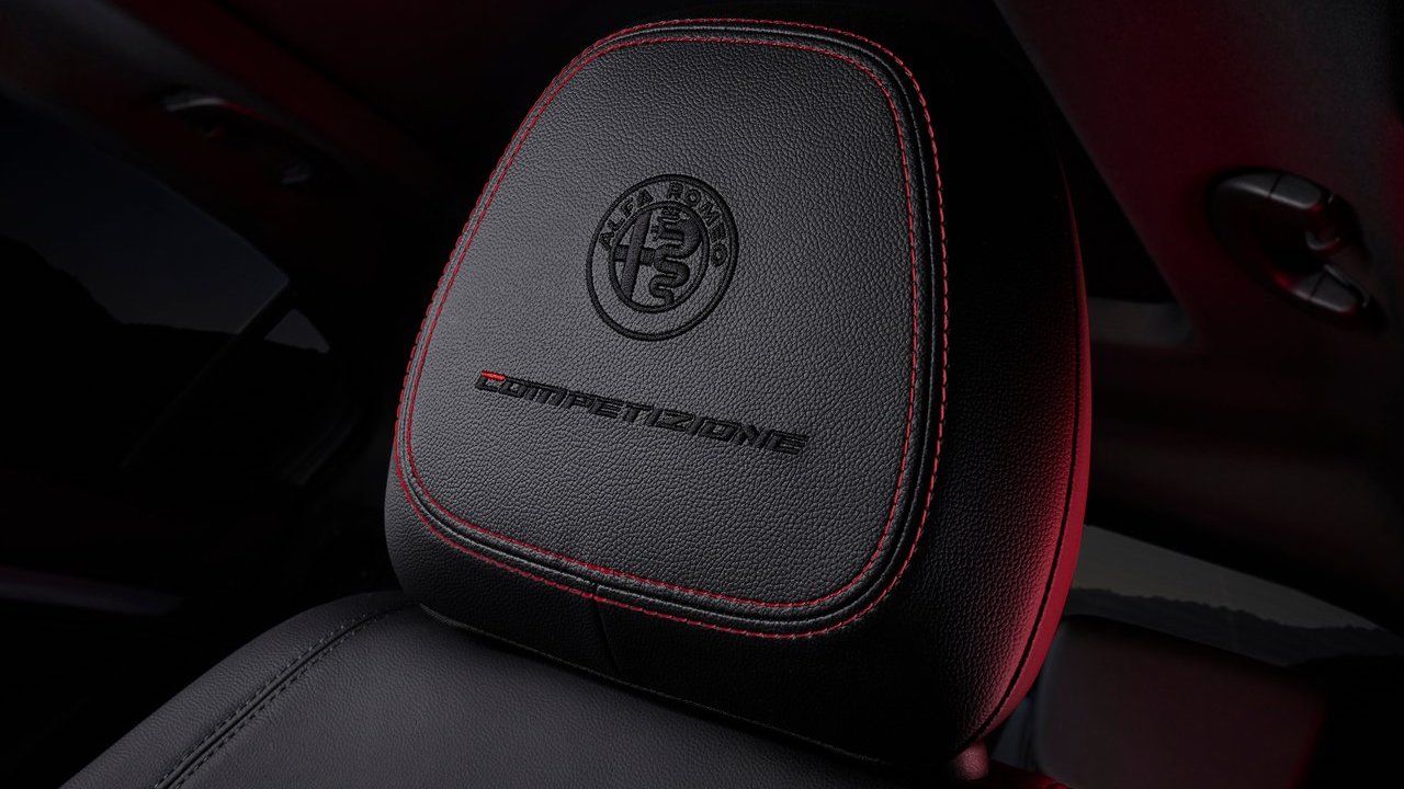 Alfa_Romeo-Stelvio-2023-Headrest