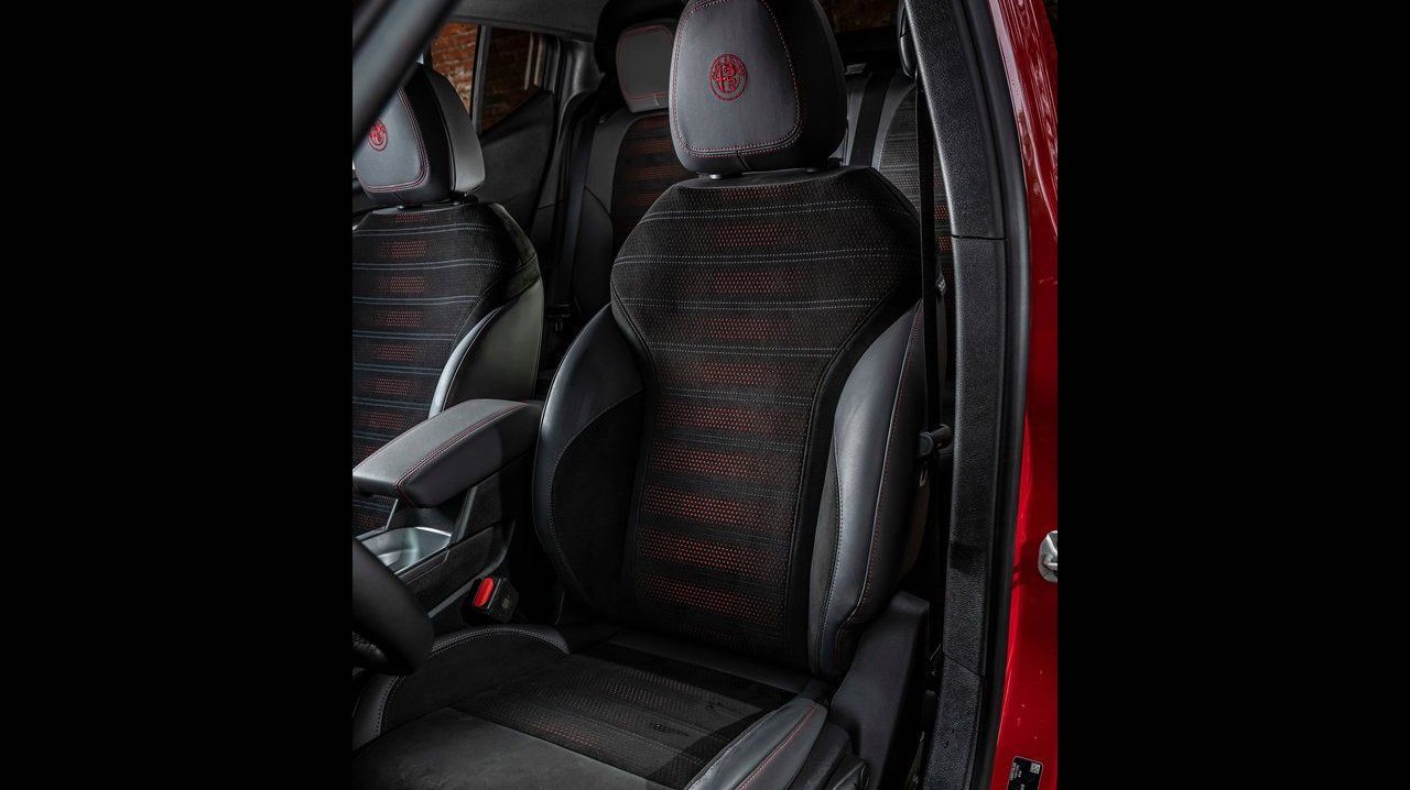 Alfa_Romeo-Tonale-2023-Front Seat-1