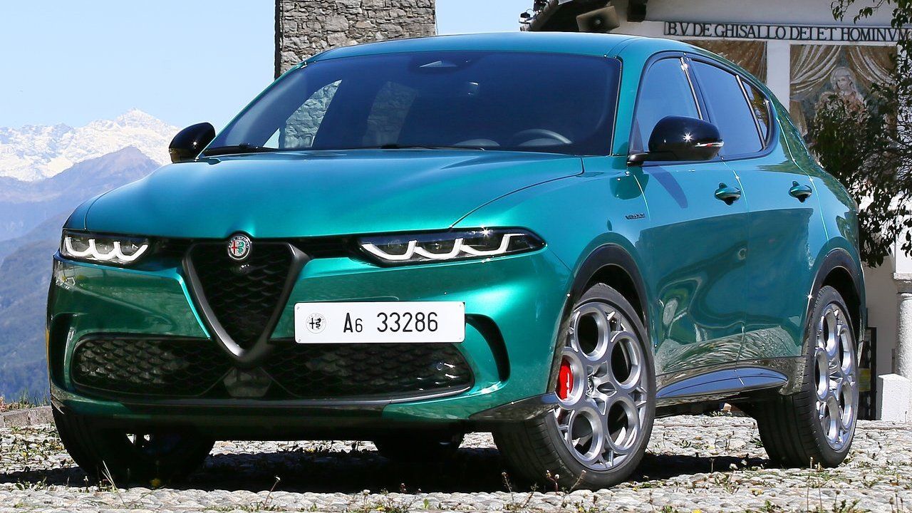 Alfa_Romeo-Tonale-2023-Green Front