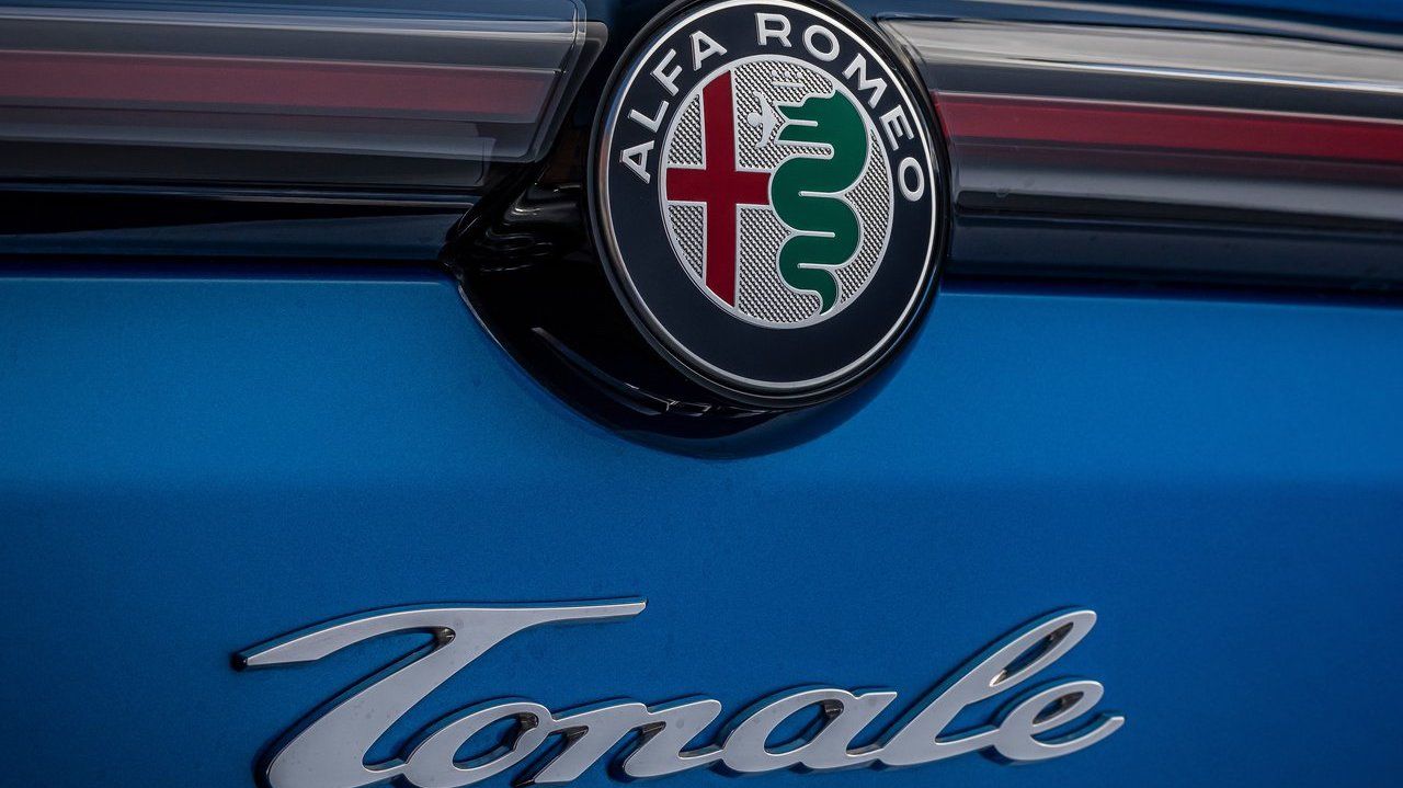 Alfa_Romeo-Tonale-2023-Rear Badge