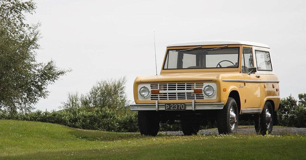 Vintage Ford Broncos Are More Expensive Than Ever - Bloomberg