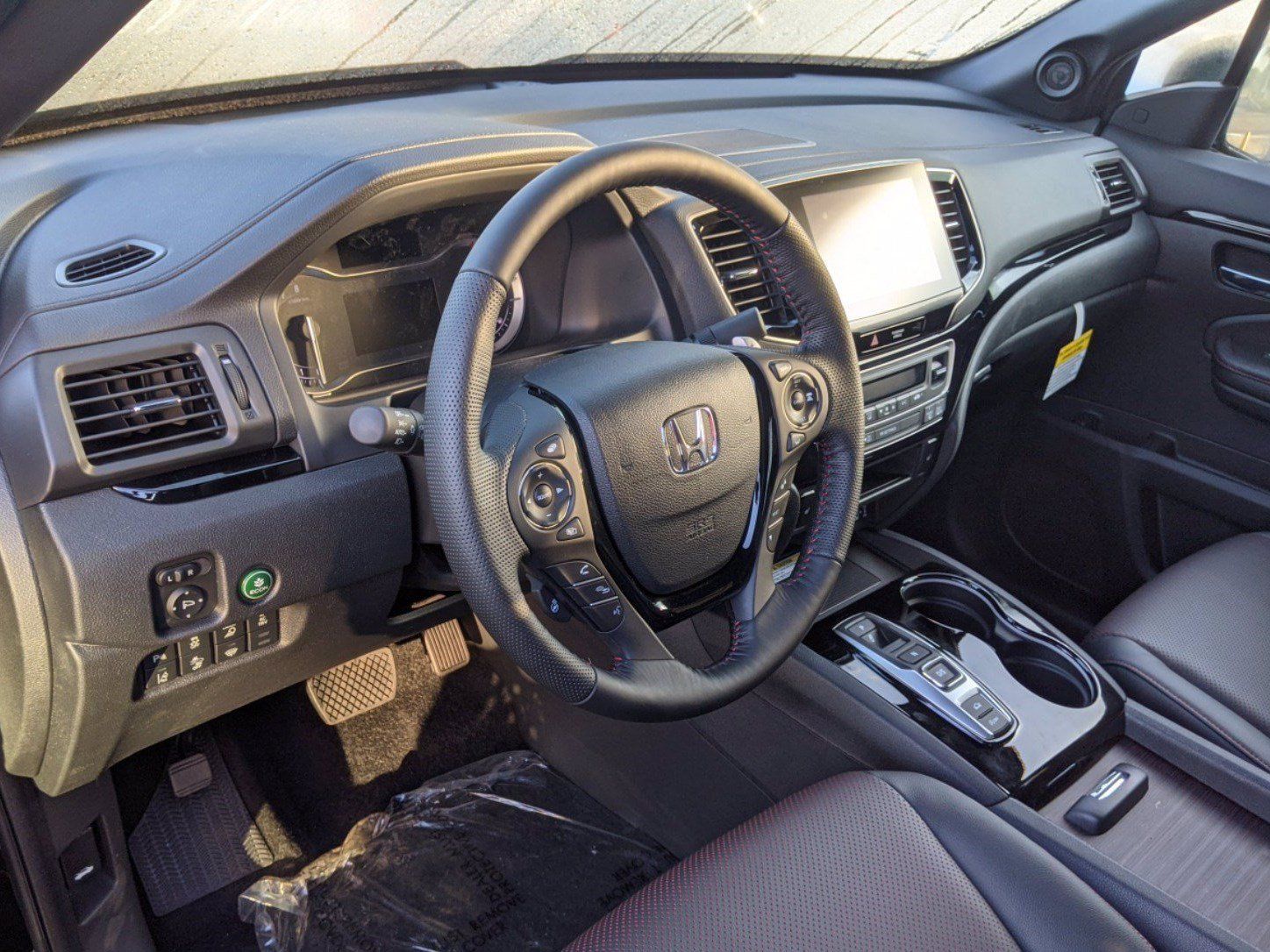 Honda Ridgeline Black Edition steering wheel