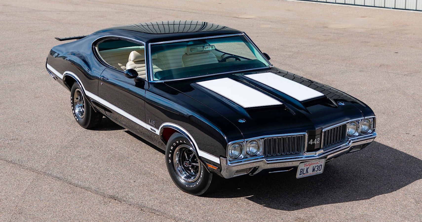 1970 Oldsmobile 442 W30 (black) - front top angle