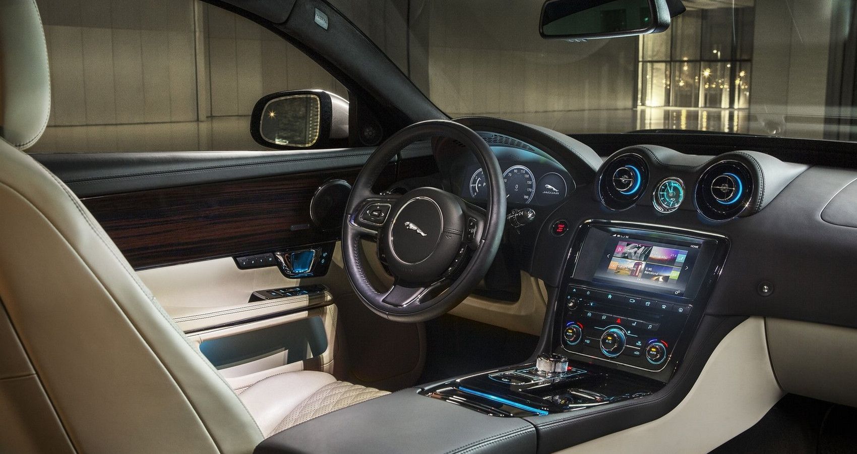 Jaguar XJ - Interior