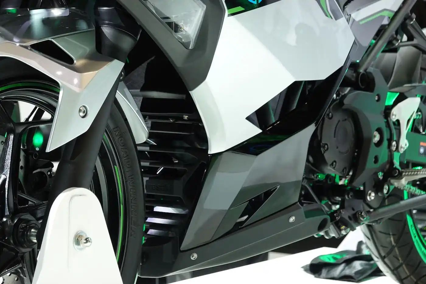 kawasaki-ninja-electric-motorcycle-3