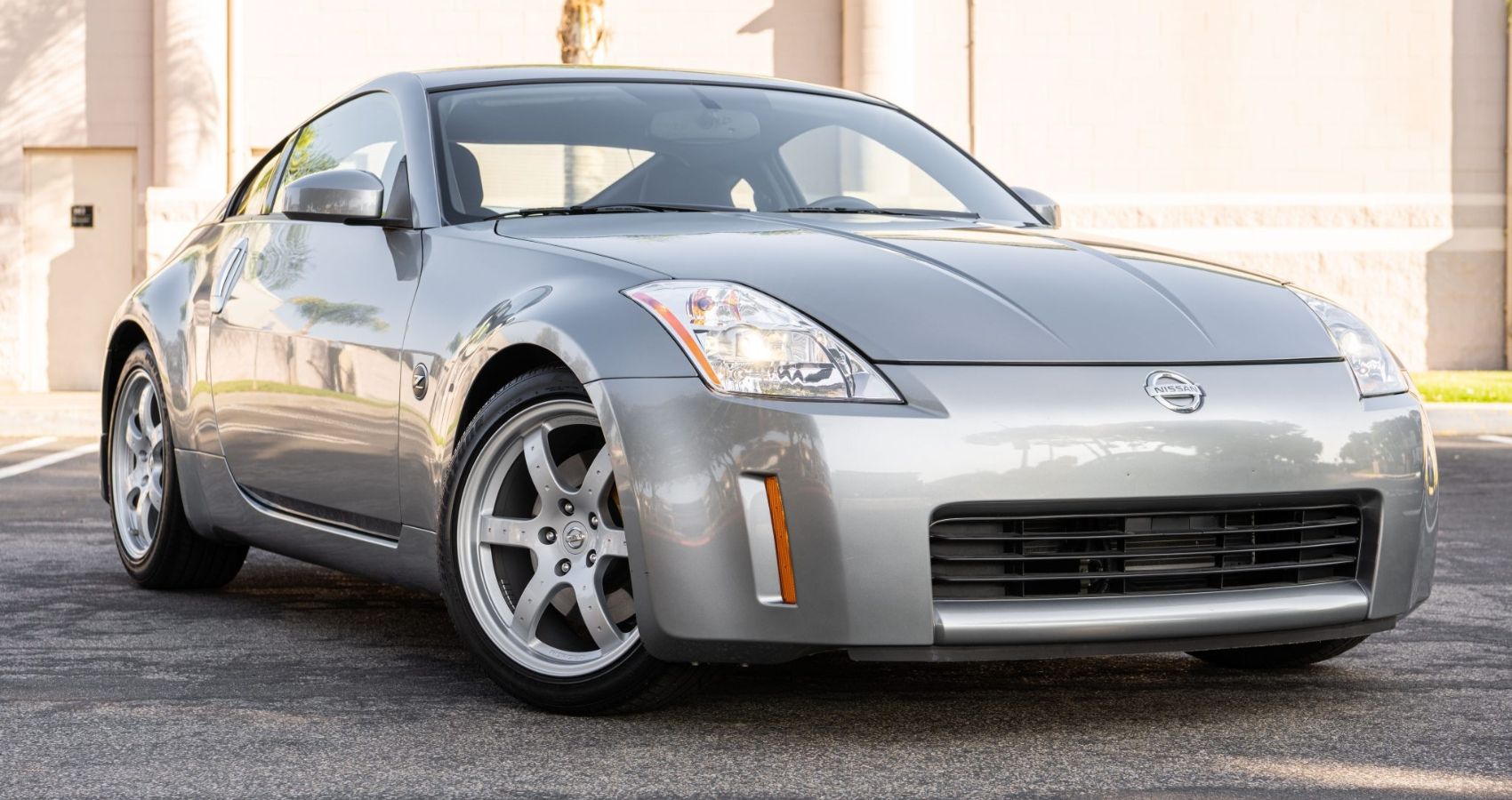 Nissan 350Z silver sports car