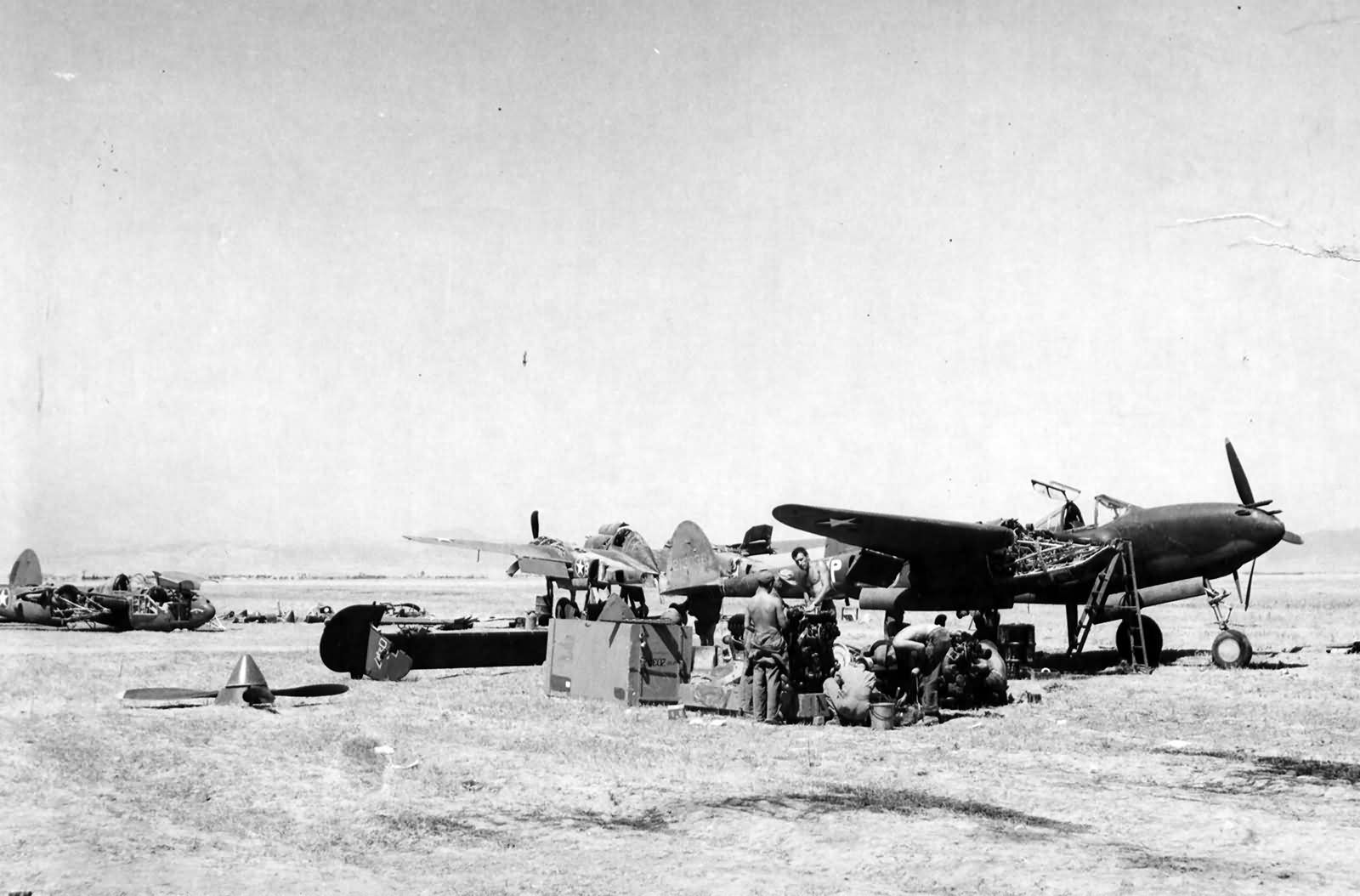 P-38G_Lightning_42-13036_of_the_95th_FS_82nd_FG_Africa